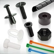 Plastový spojovací materiál